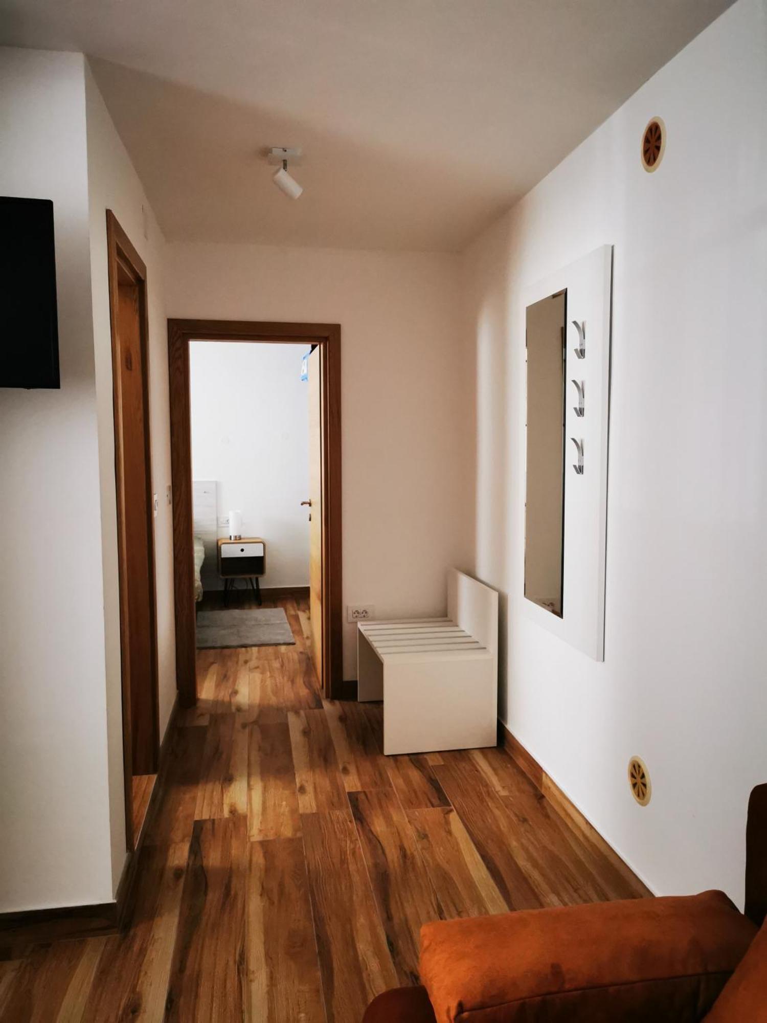 Lux Apartments In Downtown Пула Екстер'єр фото