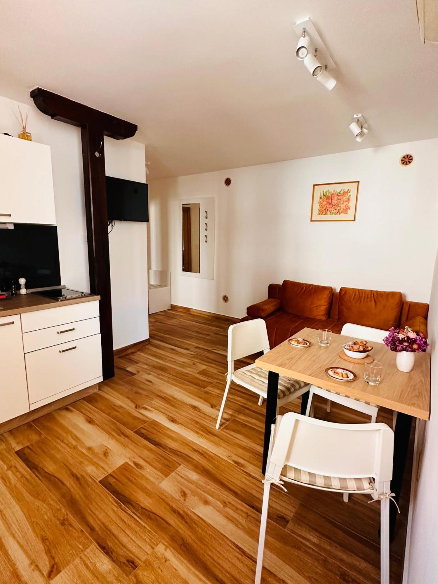 Lux Apartments In Downtown Пула Екстер'єр фото