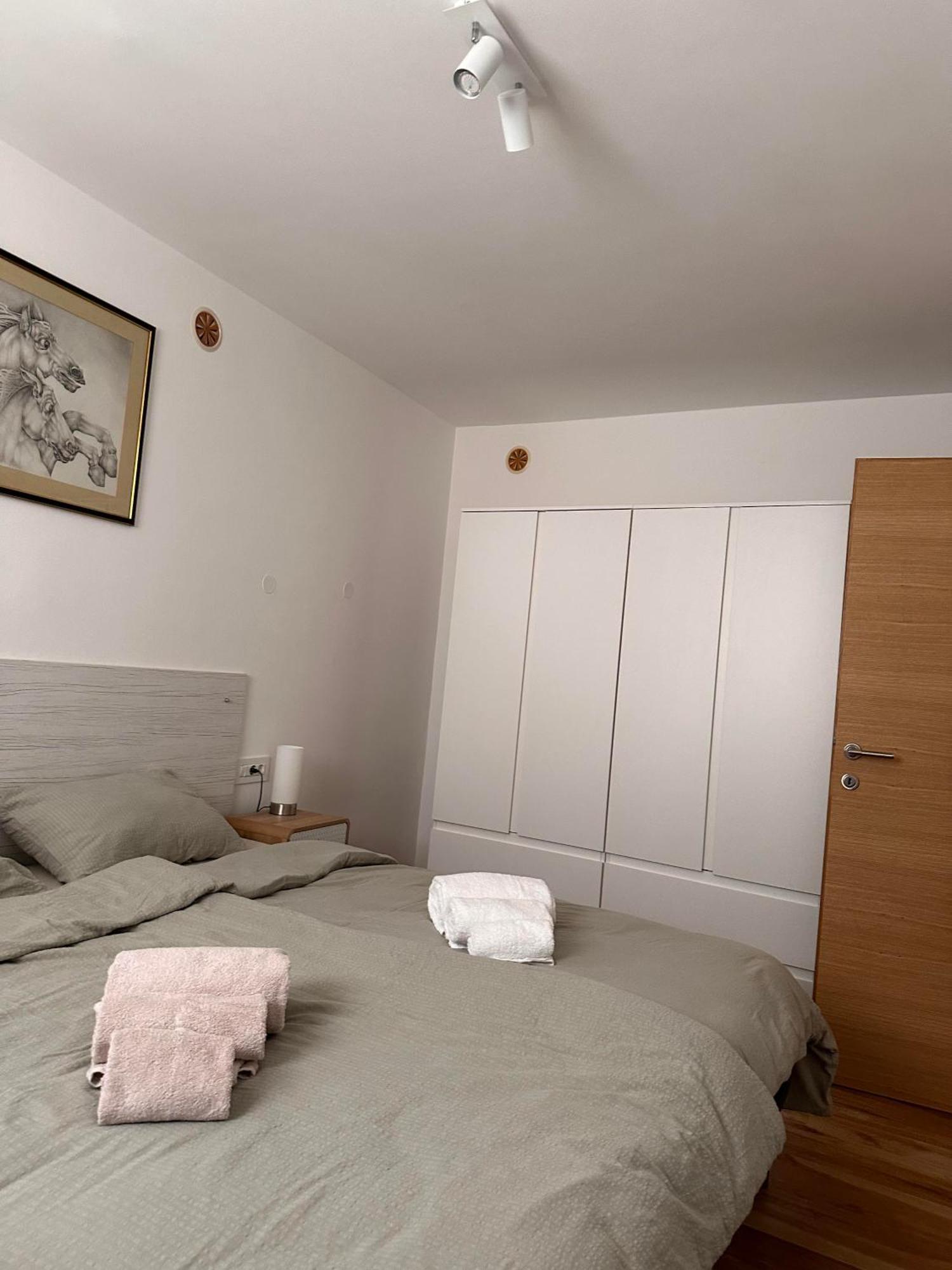 Lux Apartments In Downtown Пула Екстер'єр фото