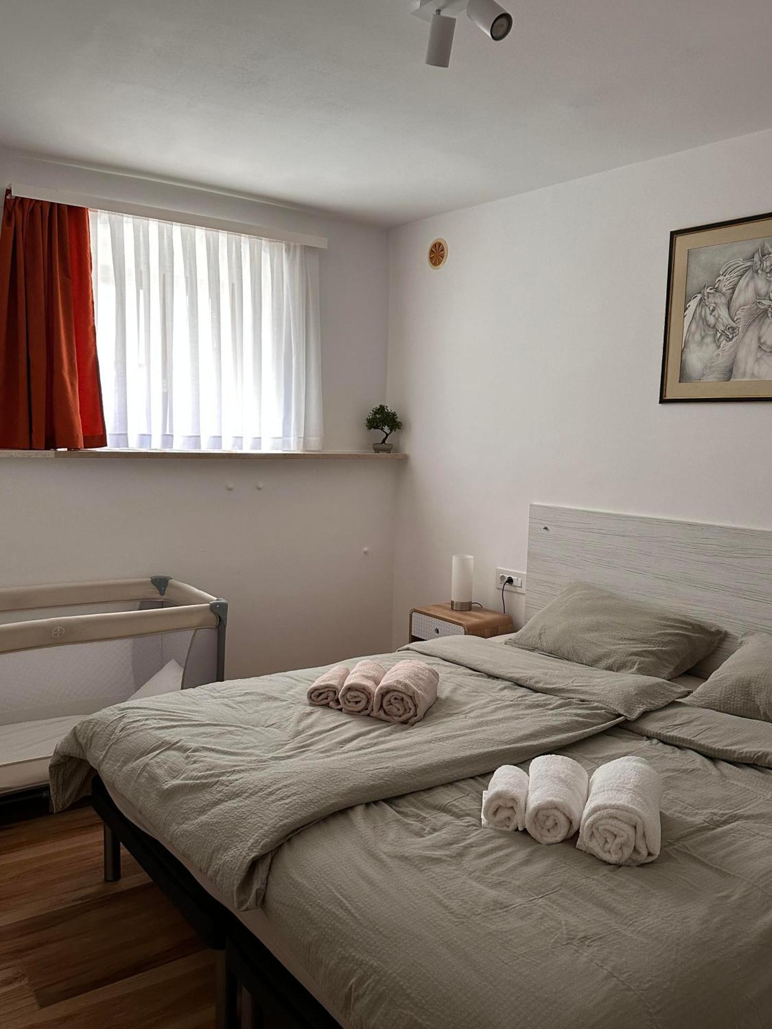 Lux Apartments In Downtown Пула Екстер'єр фото