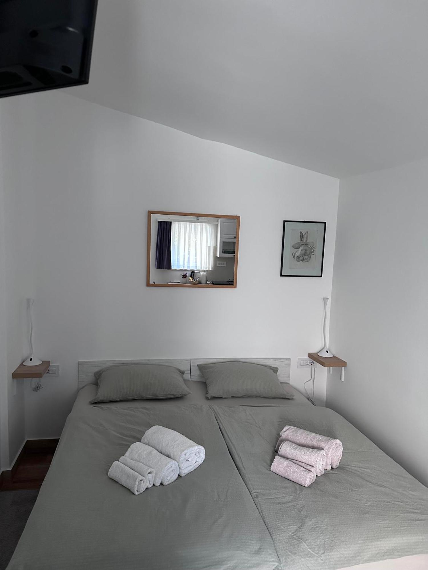 Lux Apartments In Downtown Пула Екстер'єр фото