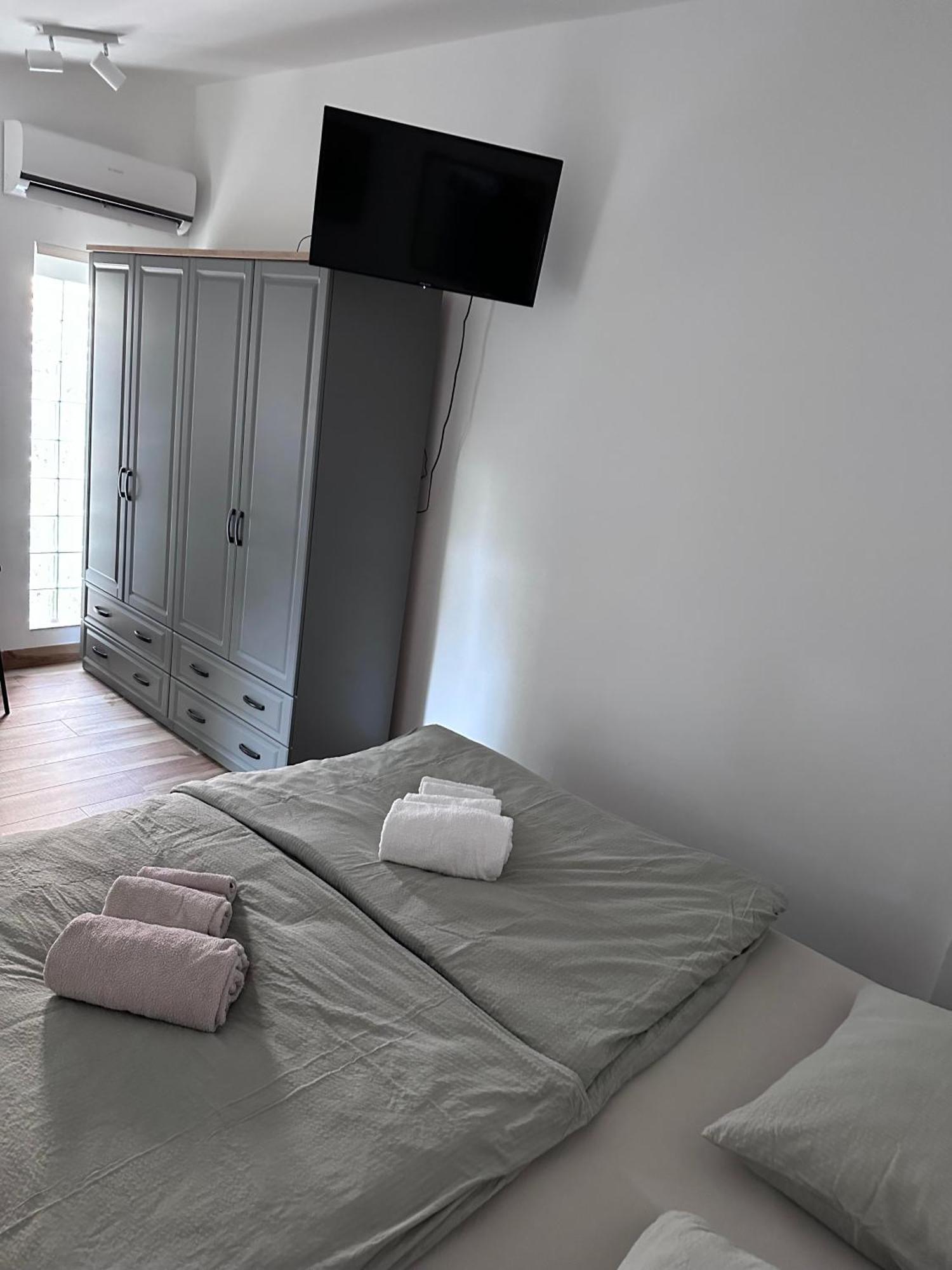 Lux Apartments In Downtown Пула Екстер'єр фото